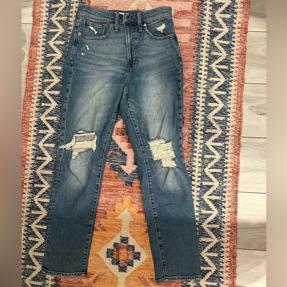 Size 27. Perfect Vintage Jean Madewell. Ripped knees . Blue wash